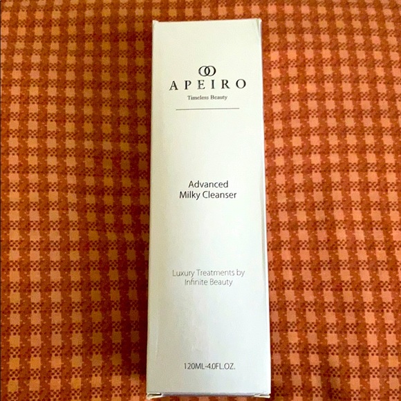 Advanced Milky Cleanser - Picture 1 of 3